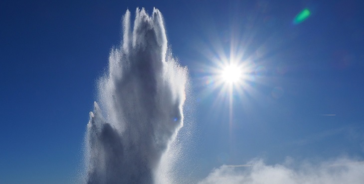 Image of the fountain rising against the background of a brilliant sun. We Dream of Atlantis-6
