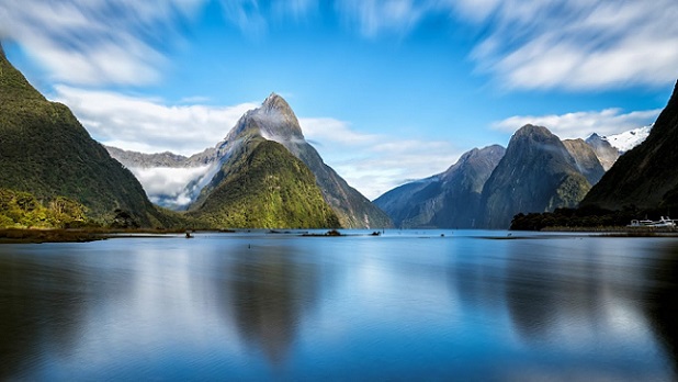 Image of the spectacular Fiordland National Park in New Zealand