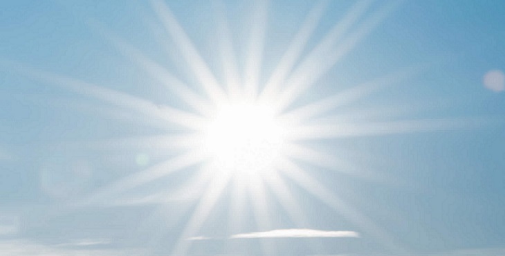 Image of the sparkling Sun with many rays